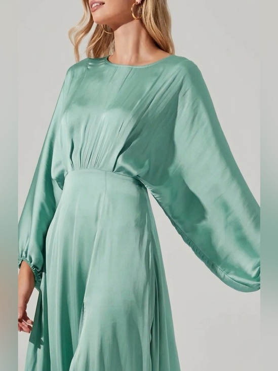 Astr Dresses & Skirts - NWOT ASTR the Label Marin Satin Dolman Sleeve Midi Dress Sage Size M